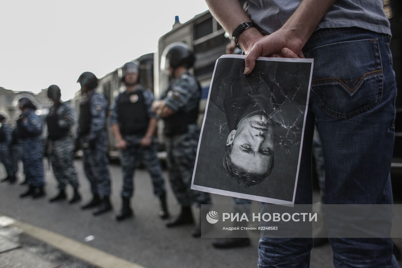 Акция сторонников Алексея Навального на Манежной площади