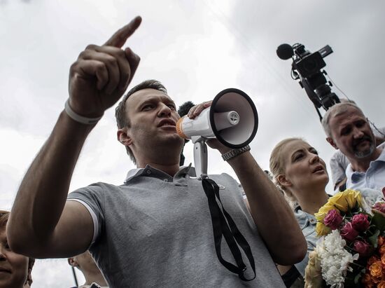 А.Навальный приехал из Кирова в Москву