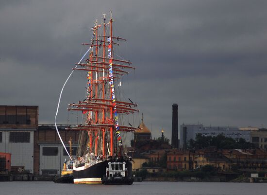 Прибытие парусника "Седов" в Санкт-Петербург