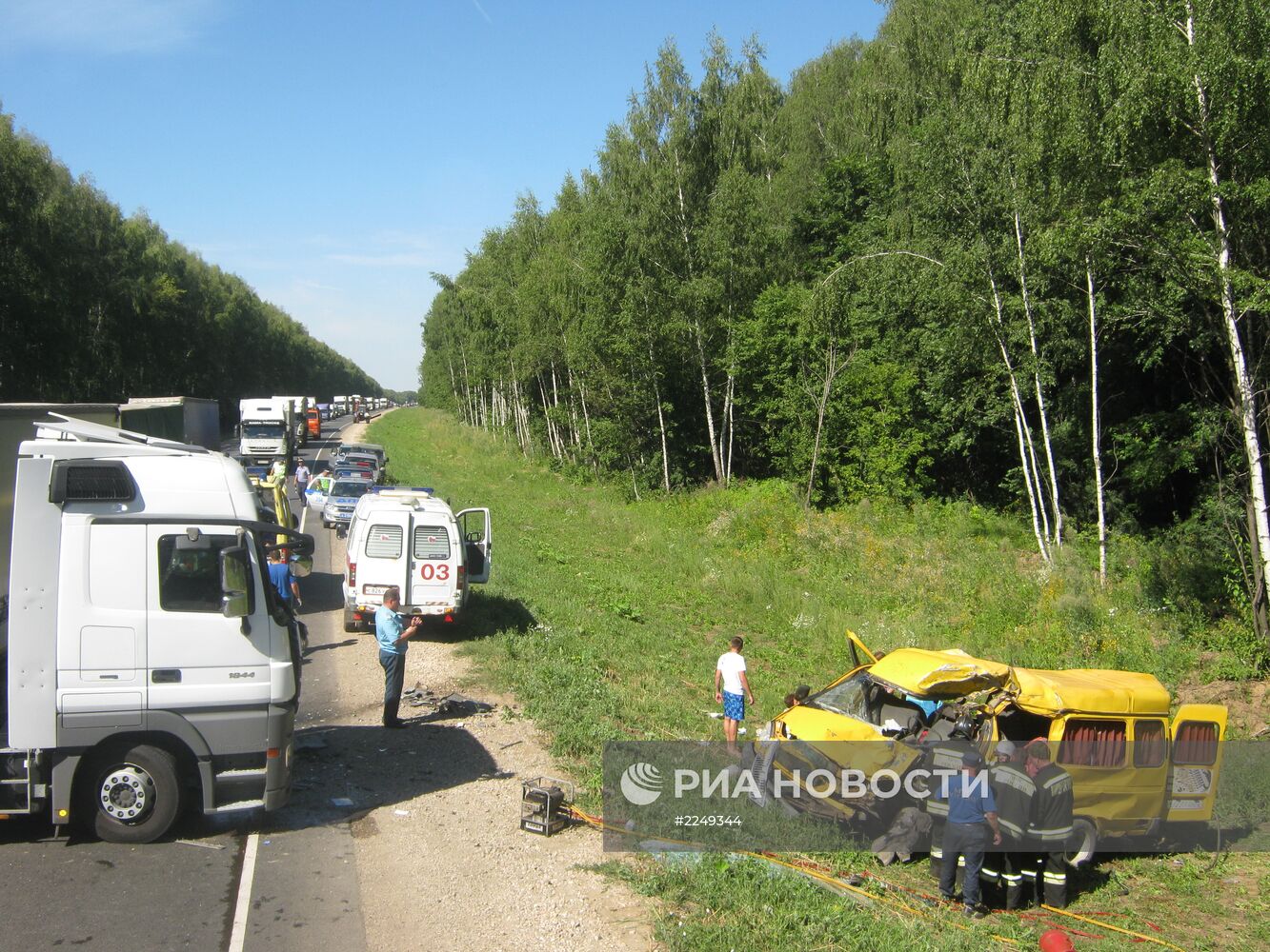 ДТП с участием микроавтобуса и фуры в Нижегородской области
