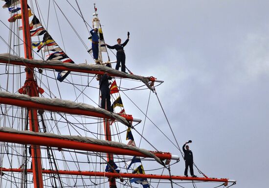 Прибытие парусника "Седов" в Санкт-Петербург