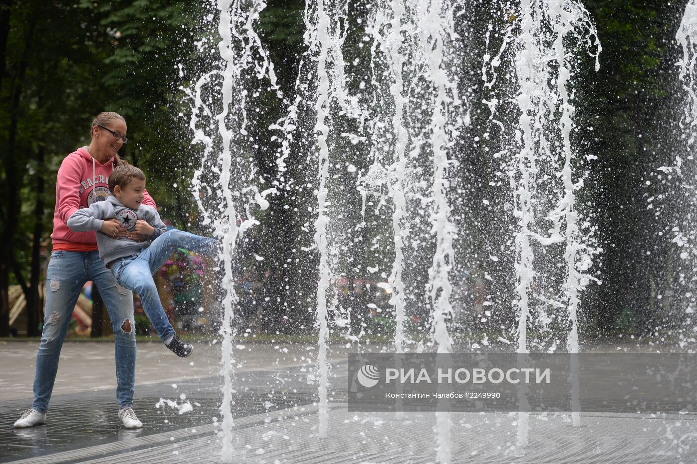 Открытие "сухого" фонтана в Москве