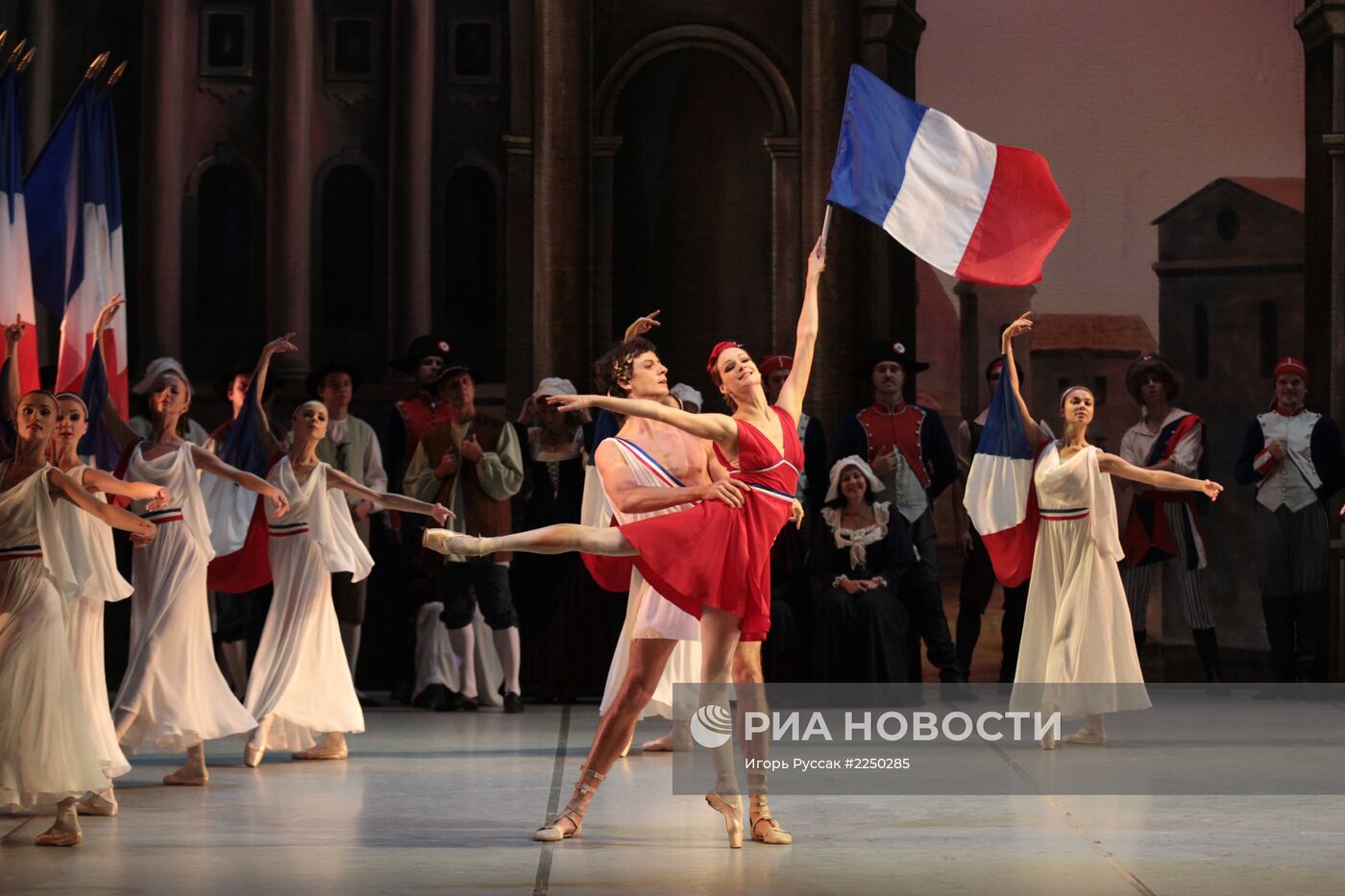 Генеральная репетиция балета "Пламя Парижа"
