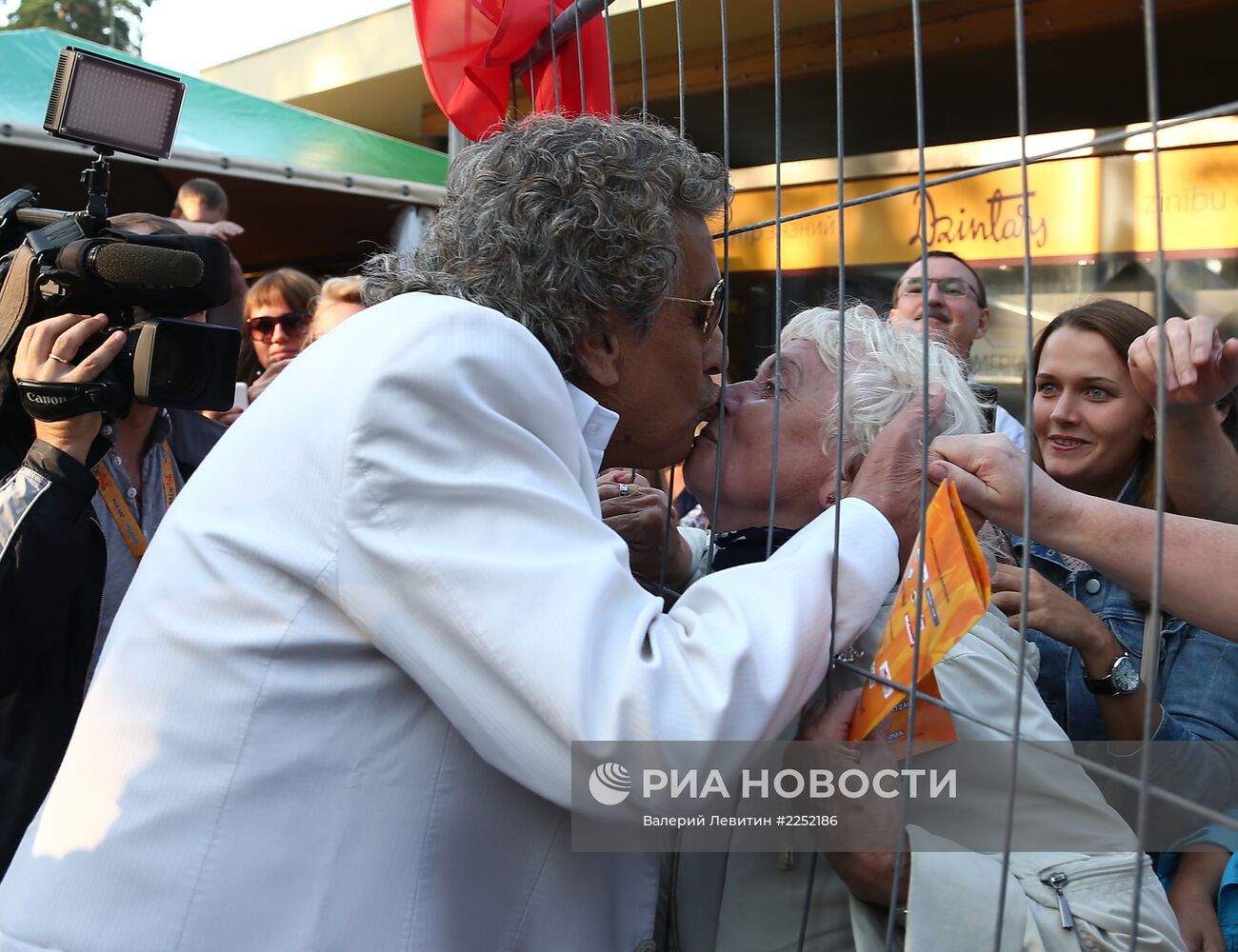 Первый конкурсный день "Новая волна-2013"