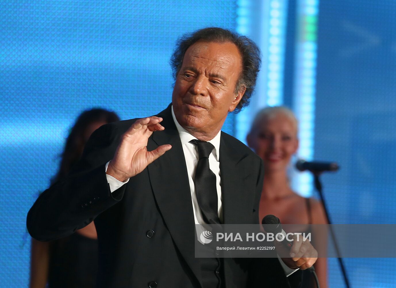 Первый конкурсный день "Новая волна-2013"