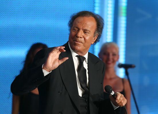 Первый конкурсный день "Новая волна-2013"