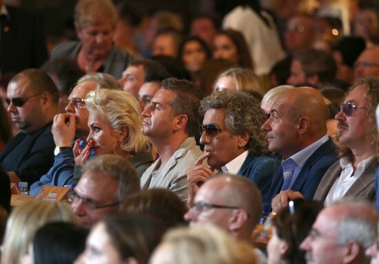 Первый конкурсный день "Новая волна-2013"