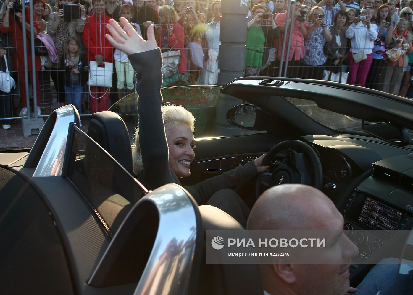 Первый конкурсный день "Новая волна-2013"