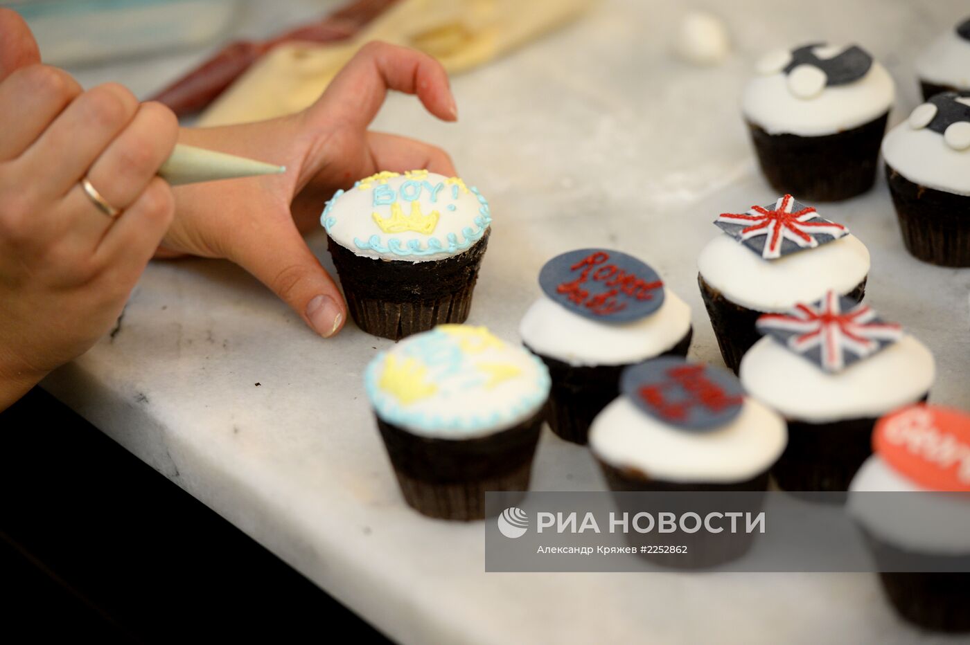 Производство тортов по случаю рождения принца Джорджа