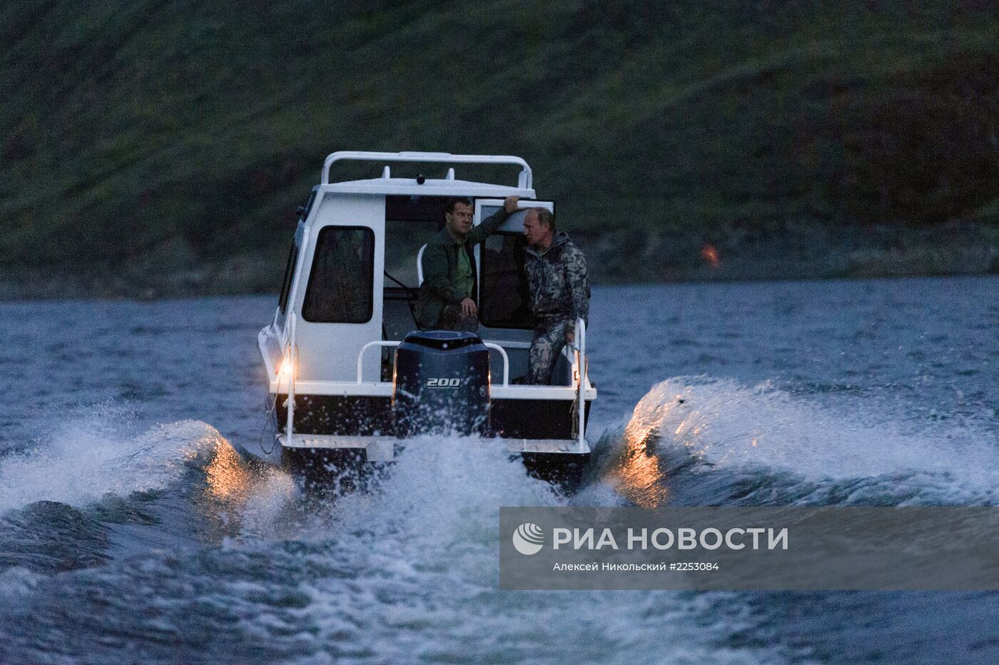 В. Путин и Д. Медведев на отдыхе