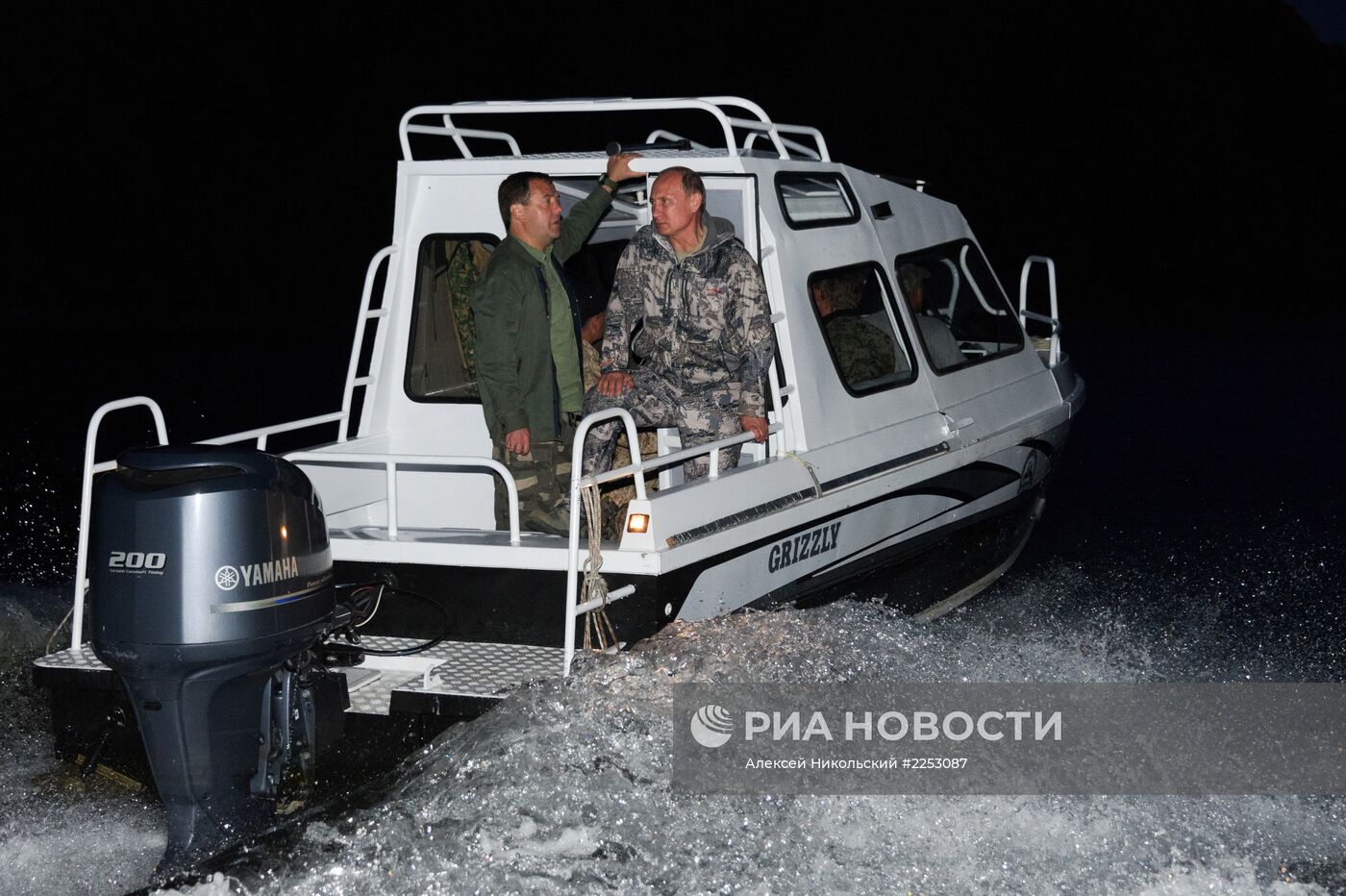 В. Путин и Д. Медведев на отдыхе