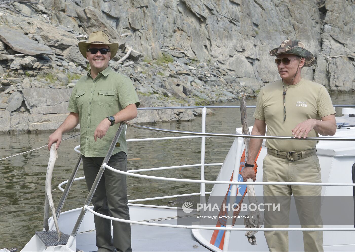 В. Путин и Д. Медведев на отдыхе