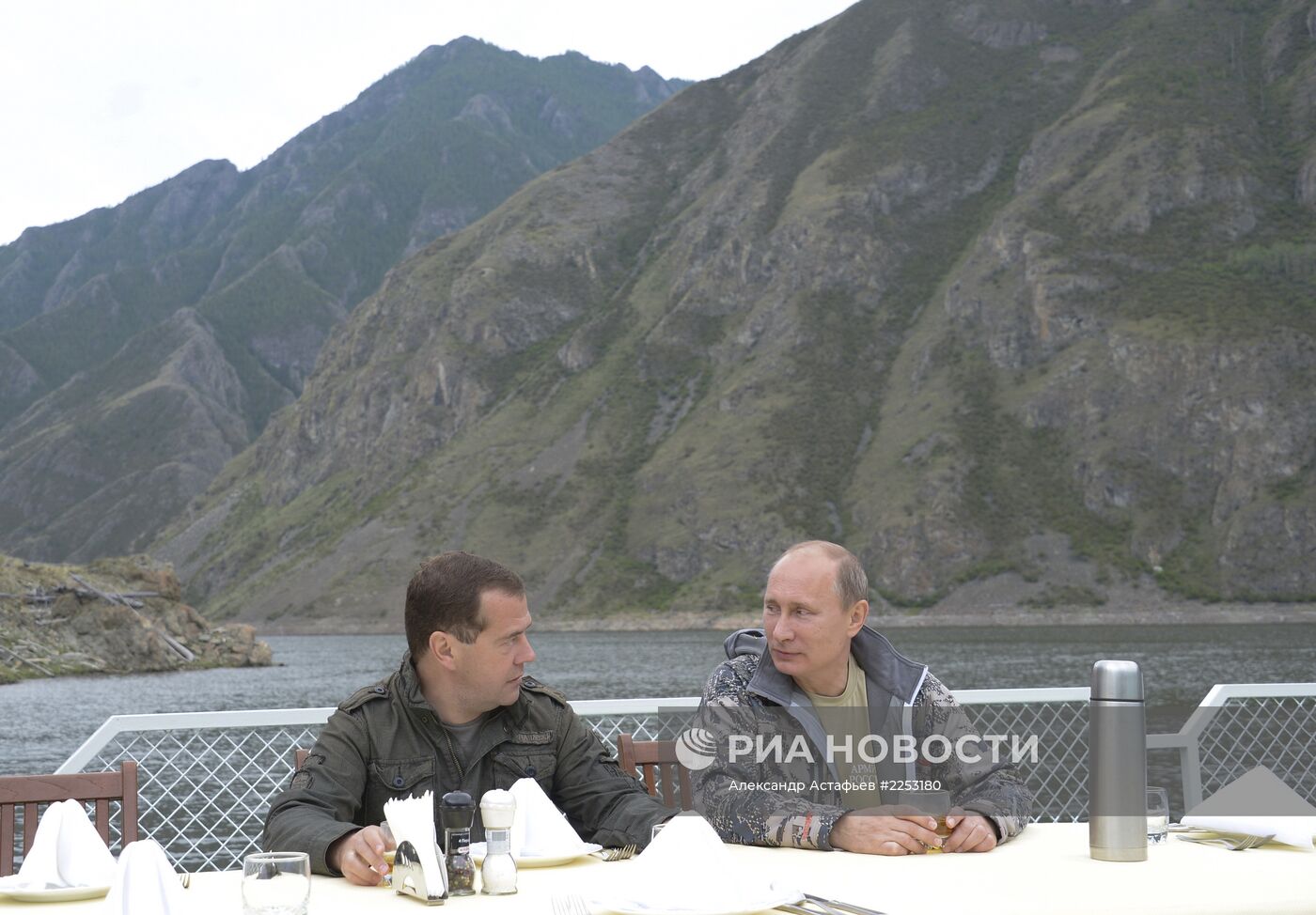 В. Путин и Д. Медведев на отдыхе