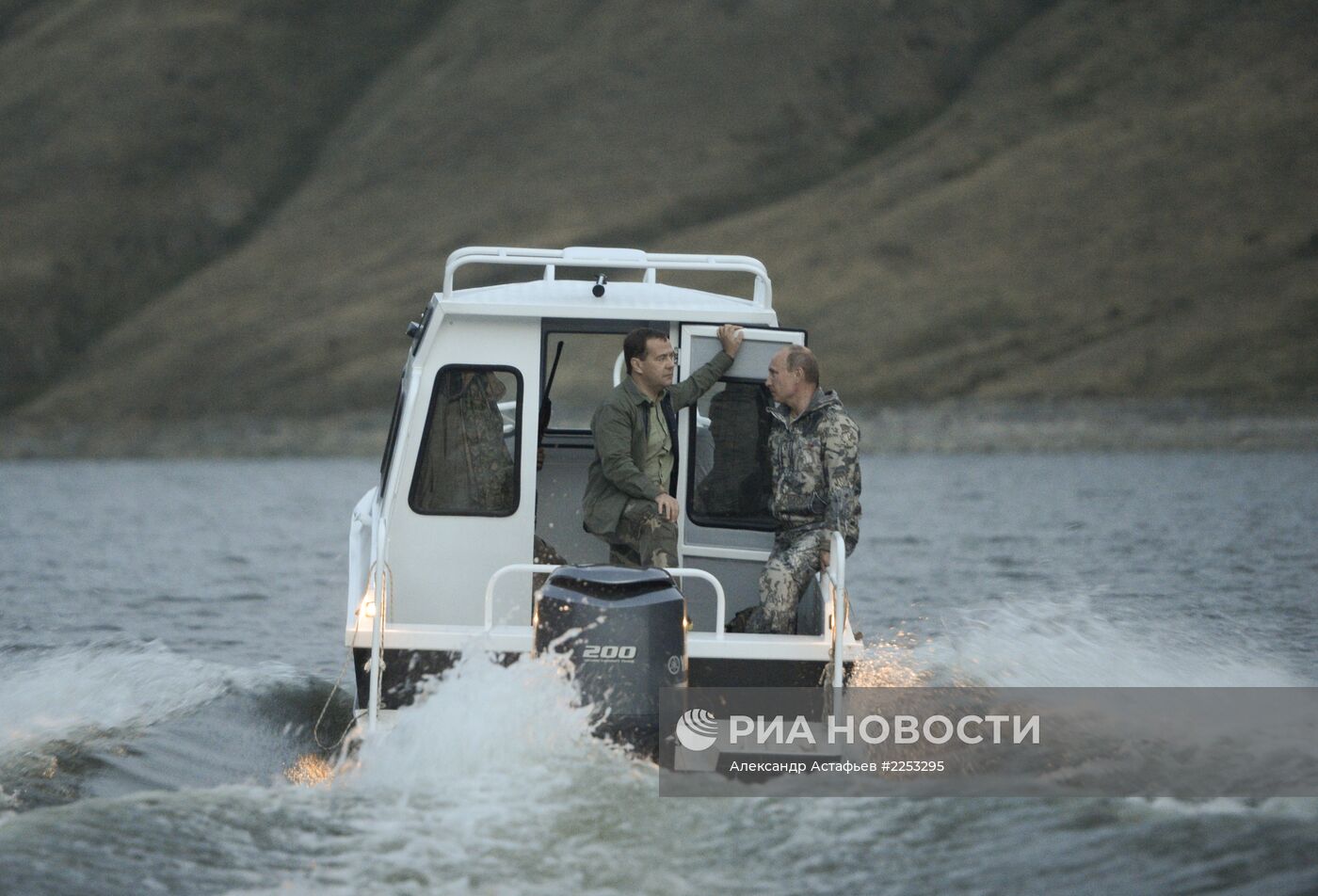 В. Путин и Д. Медведев на отдыхе