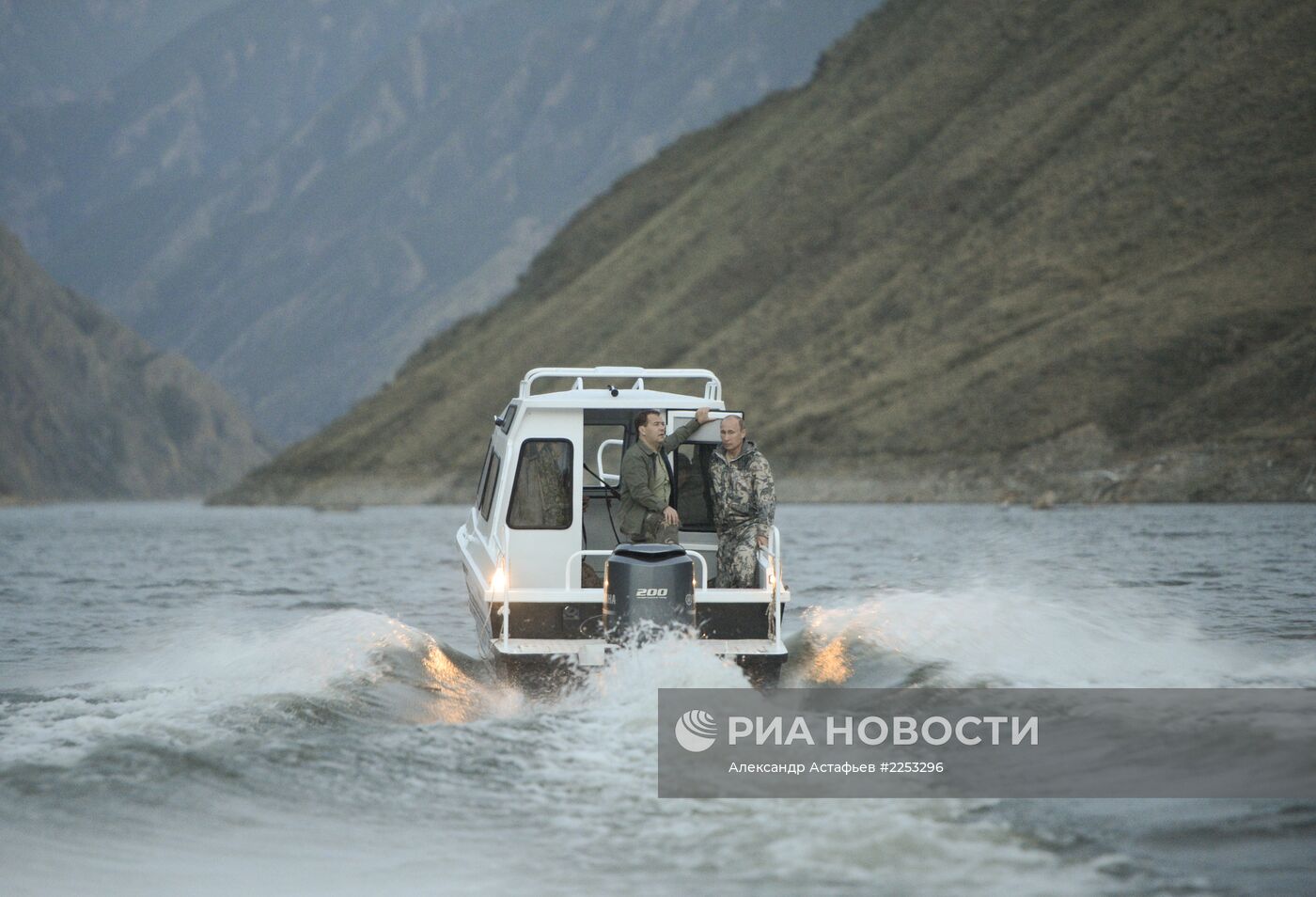 В. Путин и Д. Медведев на отдыхе