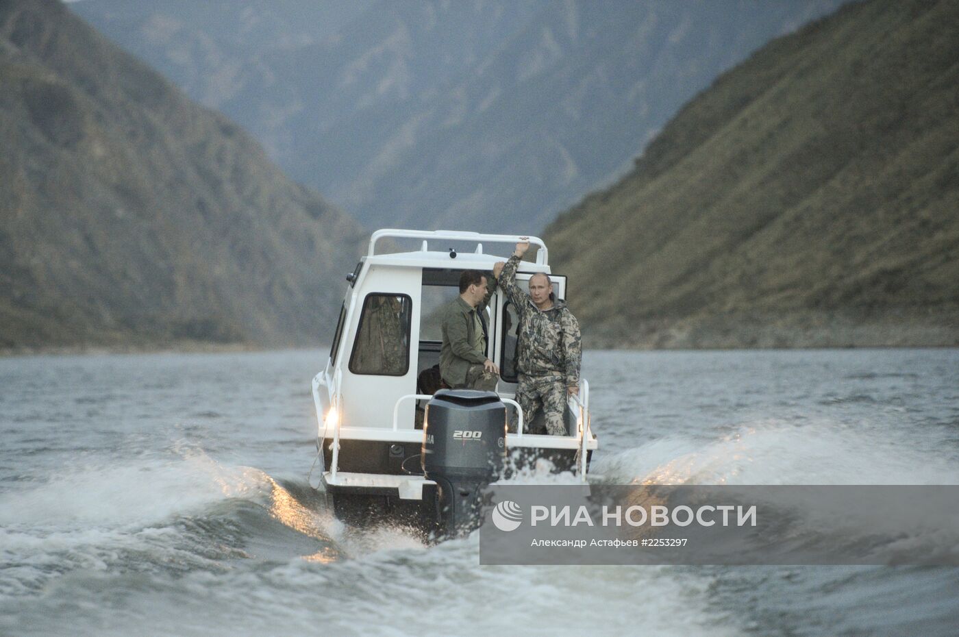 В. Путин и Д. Медведев на отдыхе