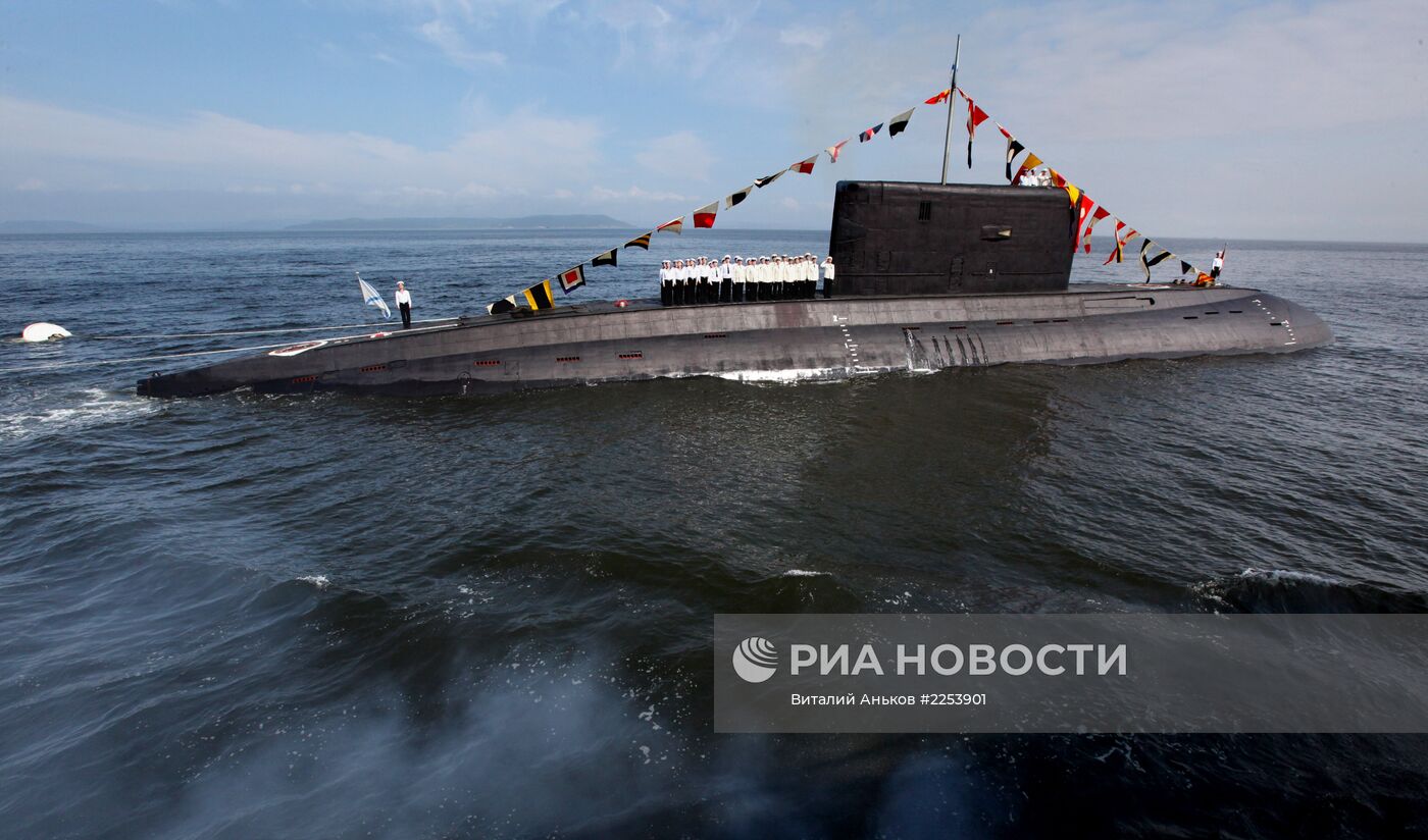 Репетиция парада к Дню военно-морского флота РФ во Владивостоке