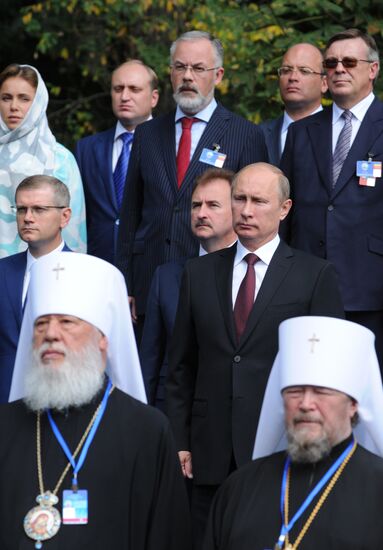 В.Путин на молебне по случаю 1025-летия крещения Руси
