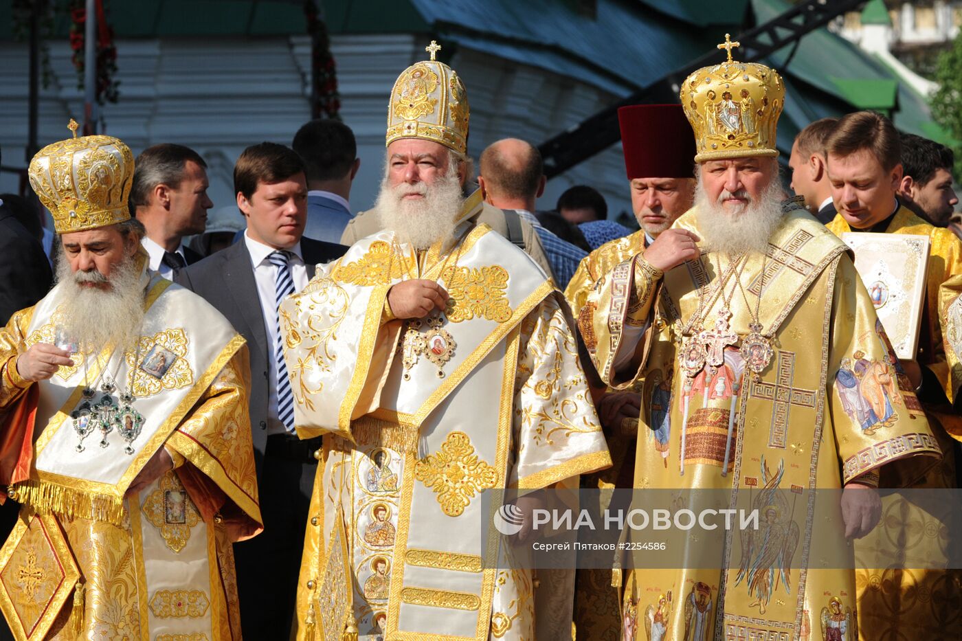 Божественная литургия на Соборной площади Киево-Печерской Лавры