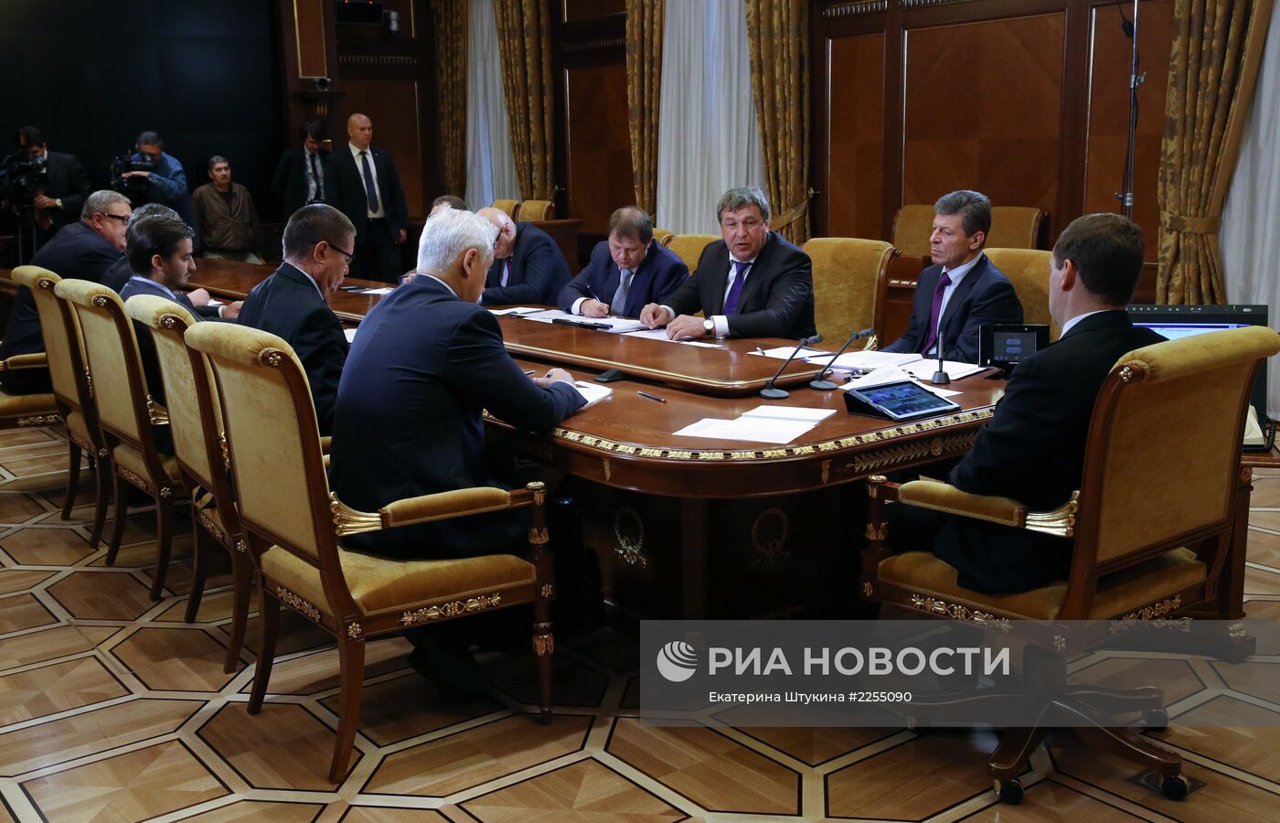 Д.Медведев провел совещание по вопросам модернизации ЖКХ