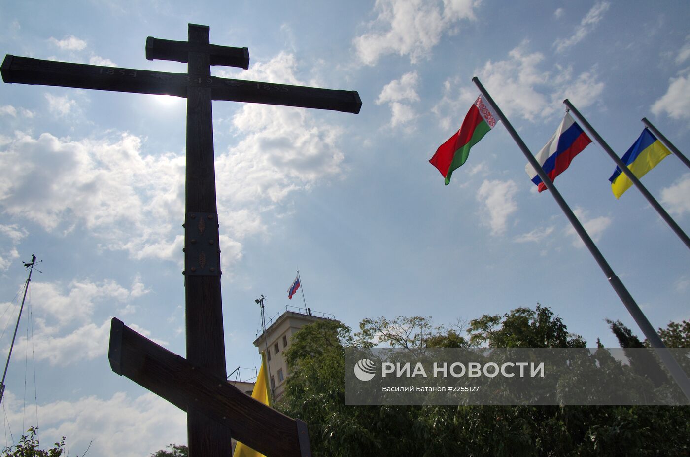 Установка Православного креста погибшим воинам в Севастополе