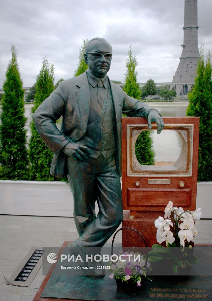 С.Собянин посетил церемонию открытия памятника изобретателю теле