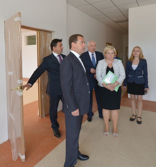 Д.Медведев осмотрел строящийся в Подмосковье детский сад