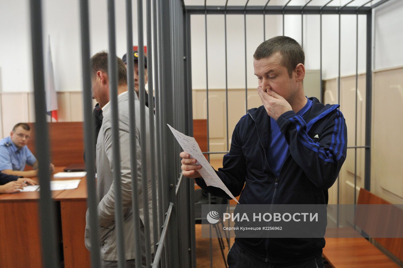 Рассмотрение продления ареста оппозиционеру Леониду Развозжаеву