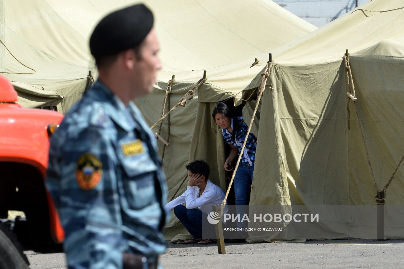 Палаточный лагерь для мигрантов в Москве