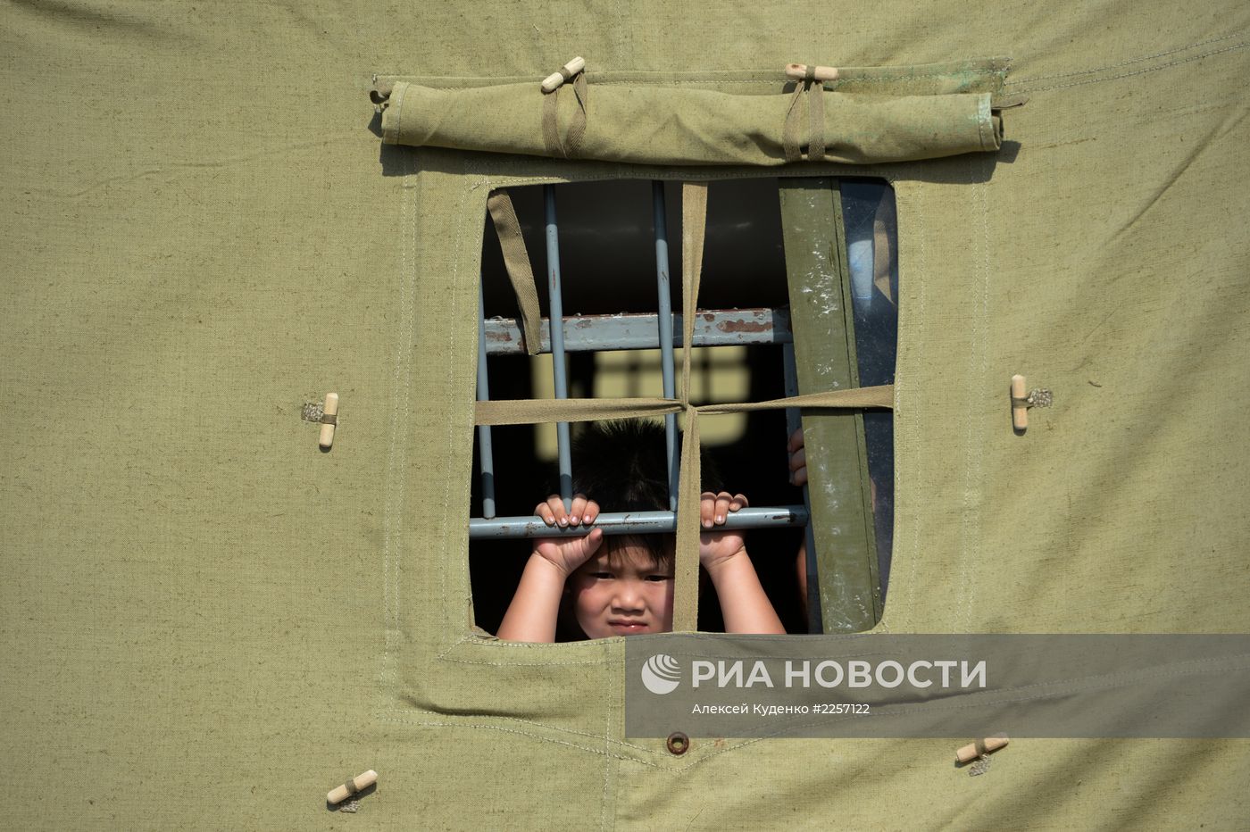 Палаточный лагерь для мигрантов в Москве