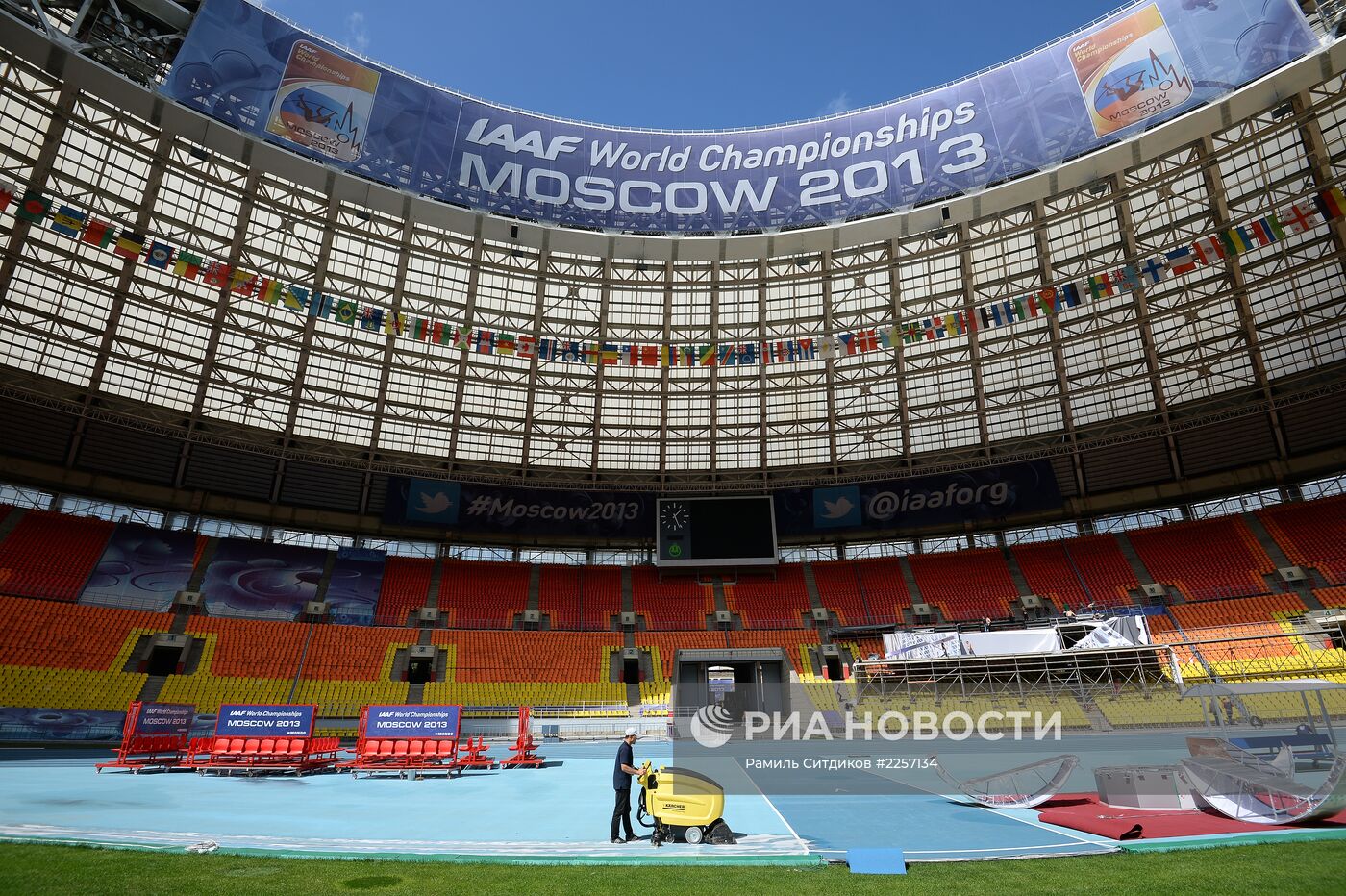 "Лужники" готовятся к чемпионату мира по легкой атлетике