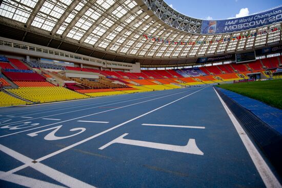 Стадион "Лужники" перед чемпионатом мира по легкой атлетике
