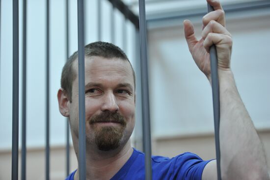Рассмотрение продления ареста оппозиционеру Леониду Развозжаеву