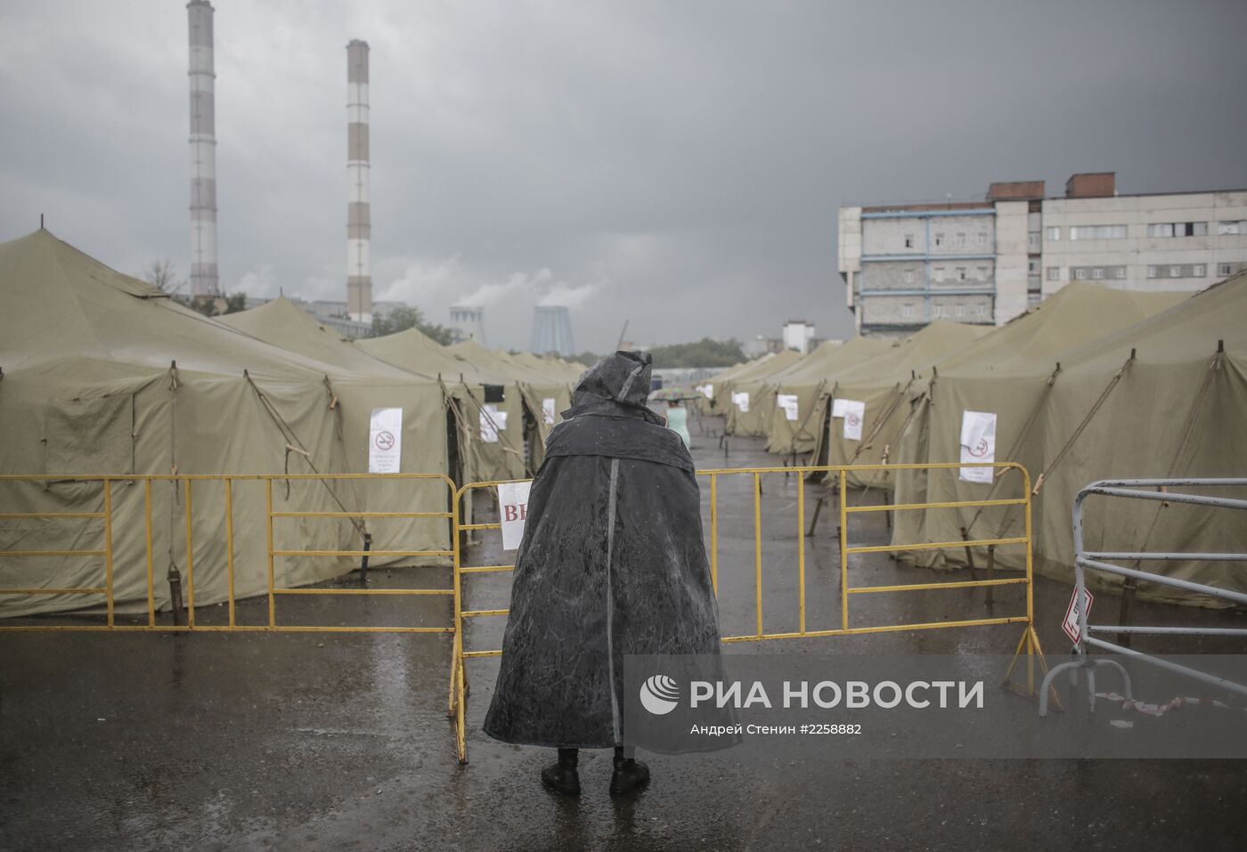 Палаточный лагерь для нелегальных мигрантов в Москве