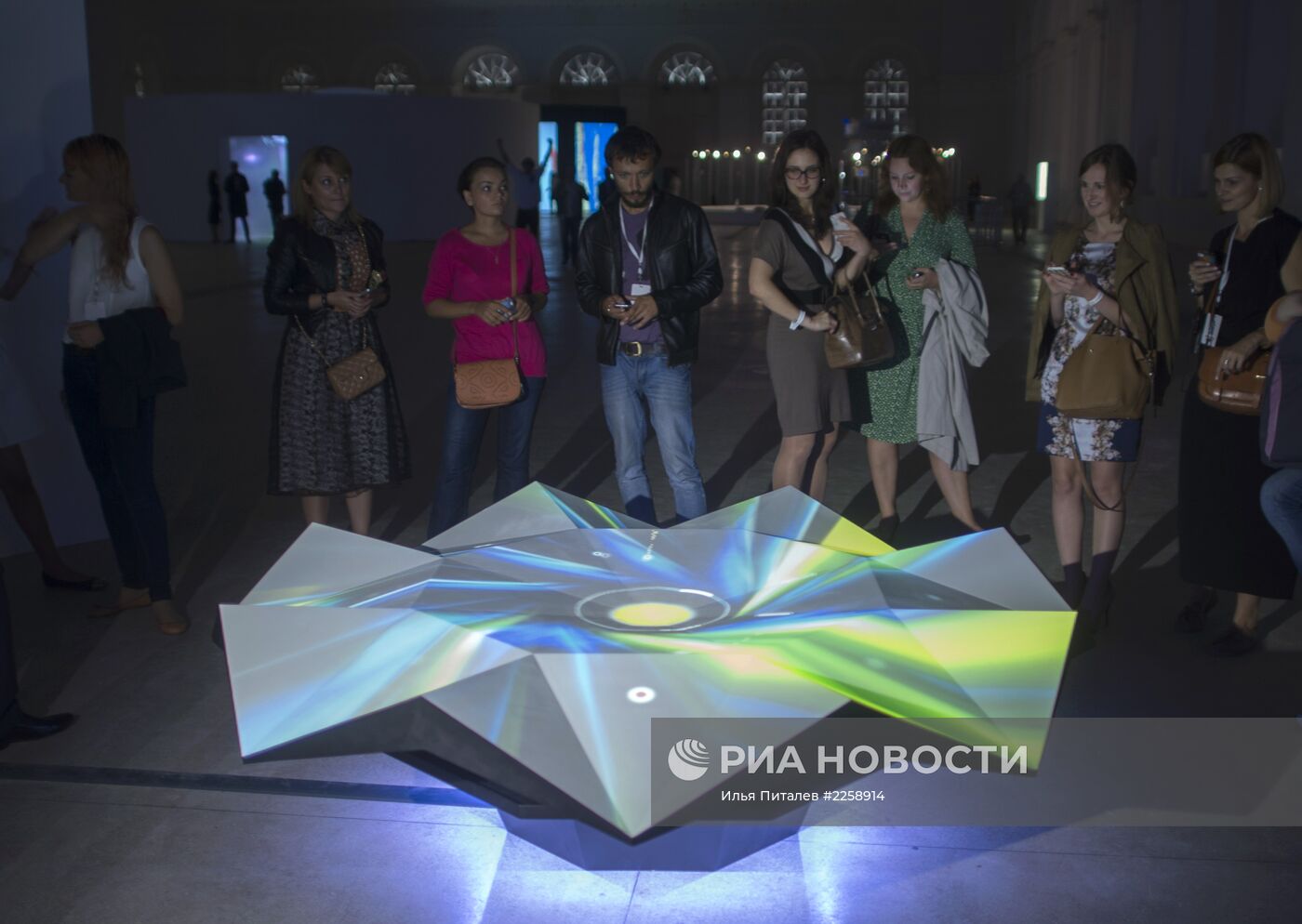 Открытие выставки Lexus Hybrid Art в ЦВЗ "Манеж"