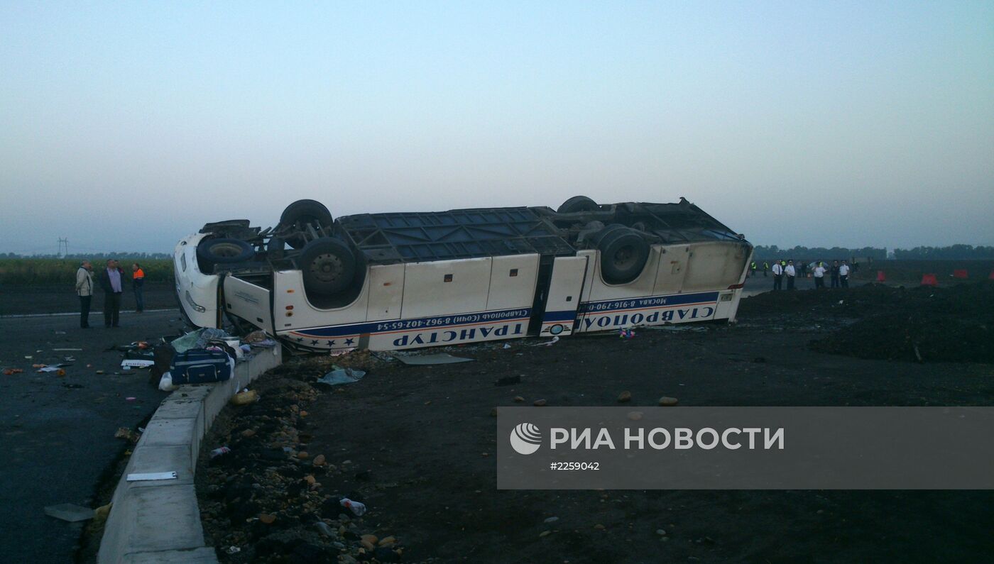 Автобус перевернулся в Ставропольском крае
