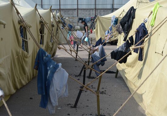 Палаточный лагерь для мигрантов в Гольяново