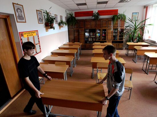 Подготовка школ к новому учебному году во Владивостоке