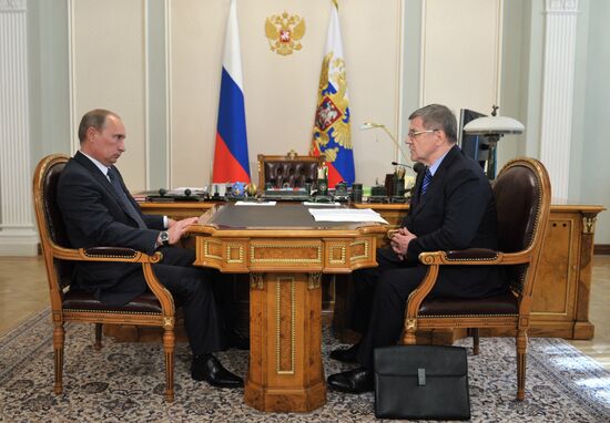 В.Путин провел рабочую встречу с Ю.Чайкой