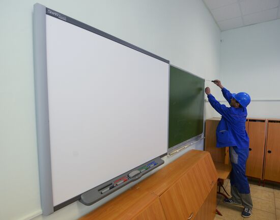 Подготовка школ к новому учебному году в Москве