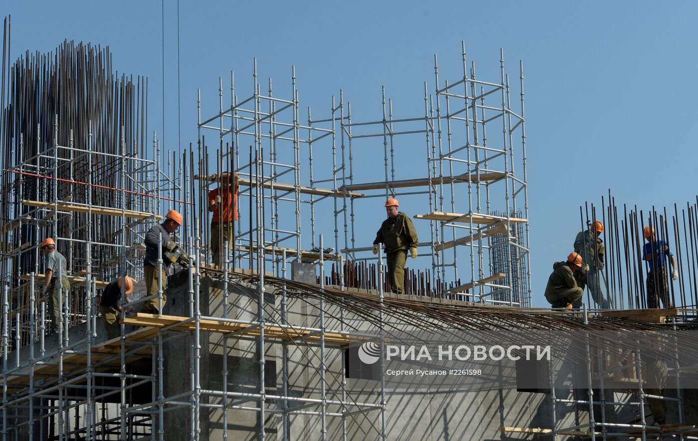 Тюменский стройотряд на строительстве храма в Салехарде