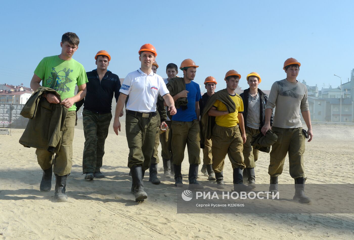 Тюменский стройотряд на строительстве храма в Салехарде