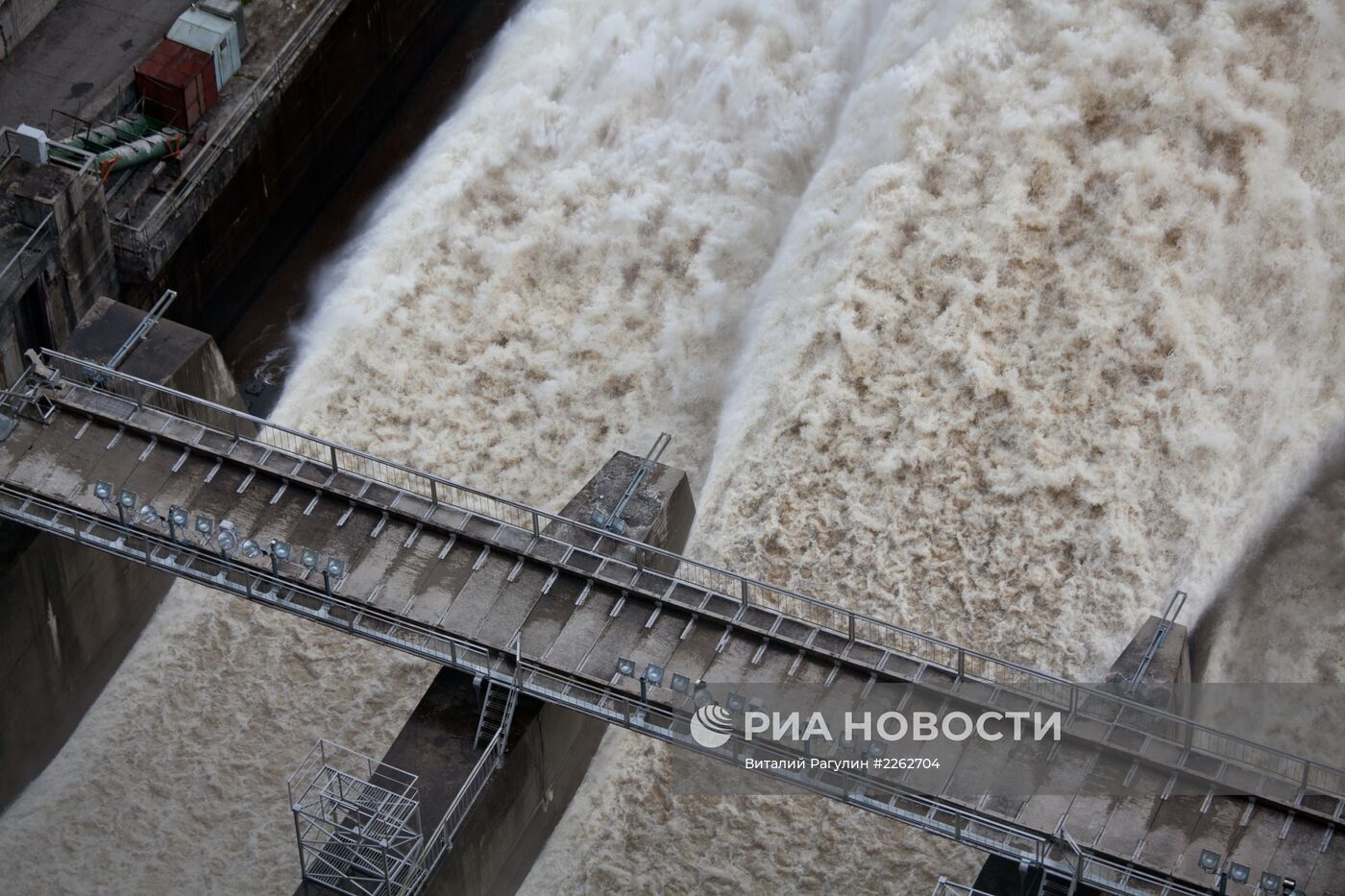Работа Зейской ГЭС во время паводков в Амурской области