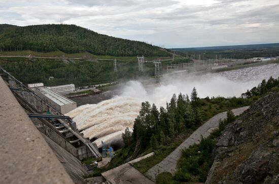 Работа Зейской ГЭС во время паводков в Амурской области