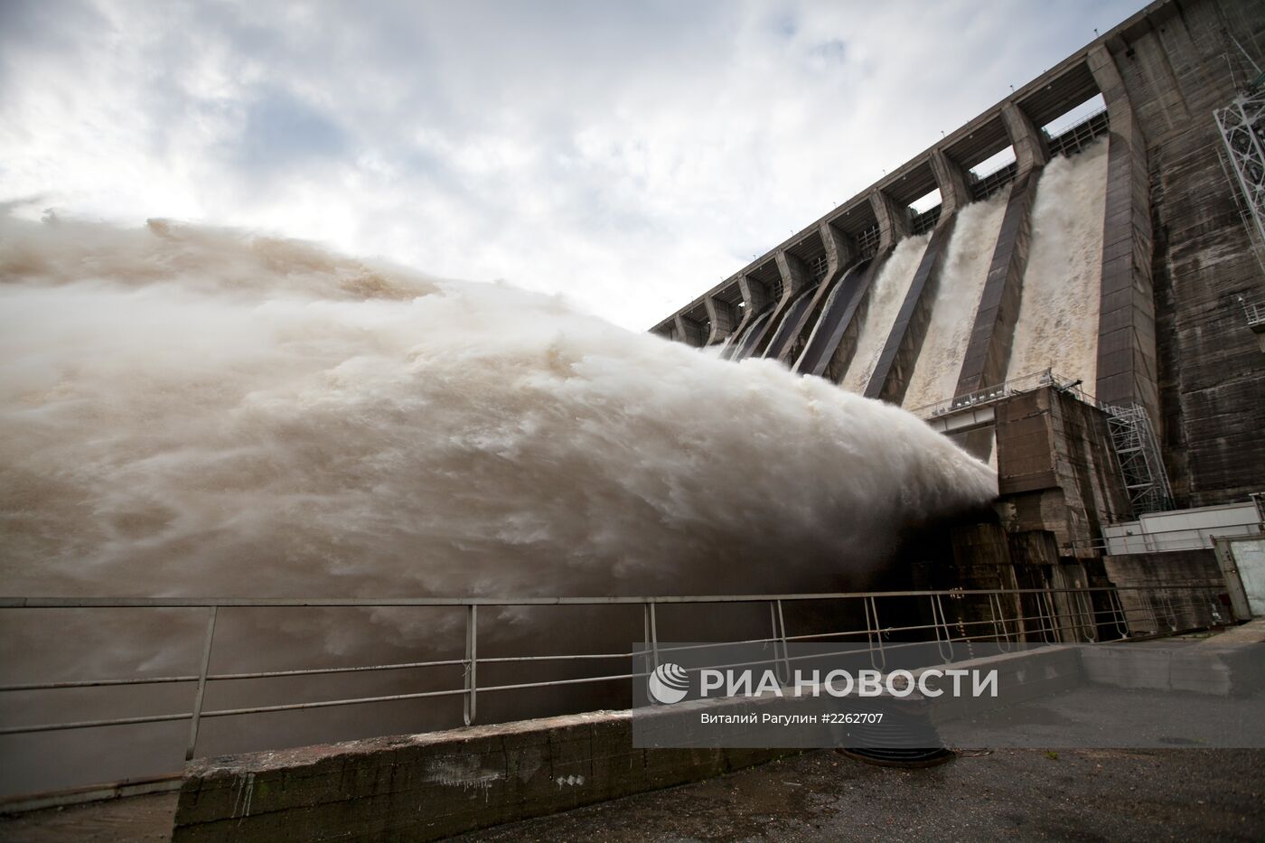 Работа Зейской ГЭС во время паводков в Амурской области