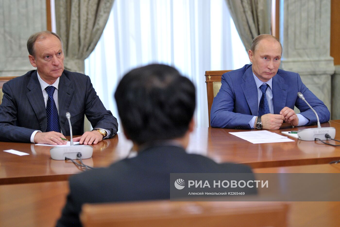 В.Путин провел рабочую встречу с Я.Цзечи