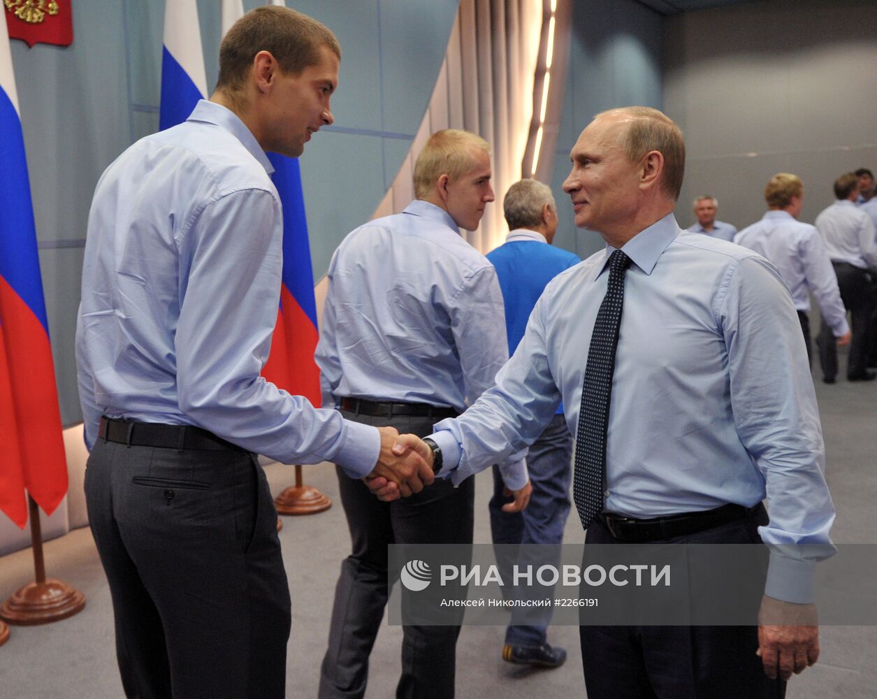 В.Путин встретился с членами хоккейного клуба "Динамо"