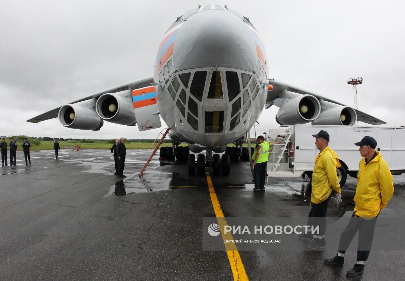 Самолет МЧС доставил питьевую воду из Читы в Хабаровский край