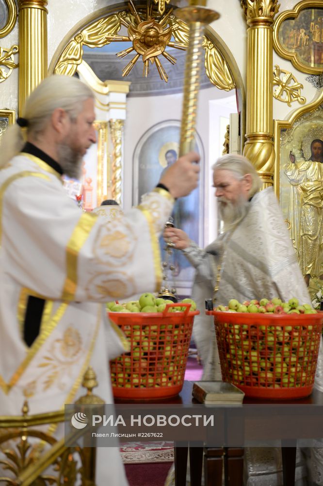 Православные христиане отмечают Яблочный Спас