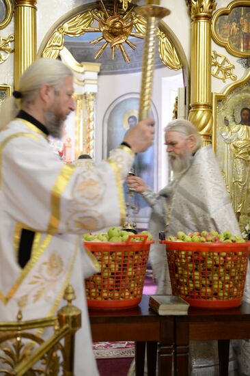 Православные христиане отмечают Яблочный Спас